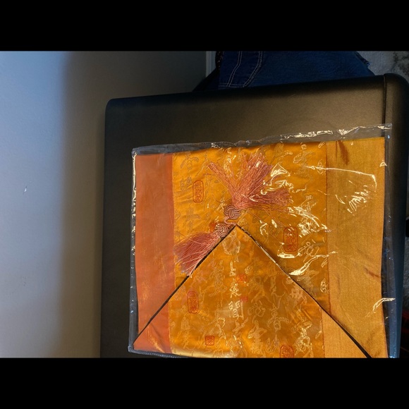 NWOT Asian Inspired Table Runner & Placemats Gold Black Satin Tassel. - Picture 3 of 6